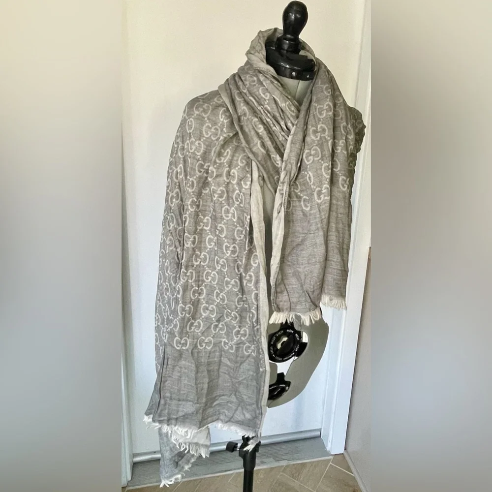 Gucci GG Lightweight wool/silk blend scarf, fringe, grey with white GGs, L, EUC - Picture 6 of 16